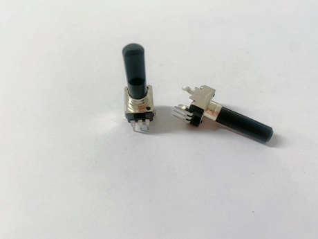 9mm Carbon Potentiometer with Insulated Shaft